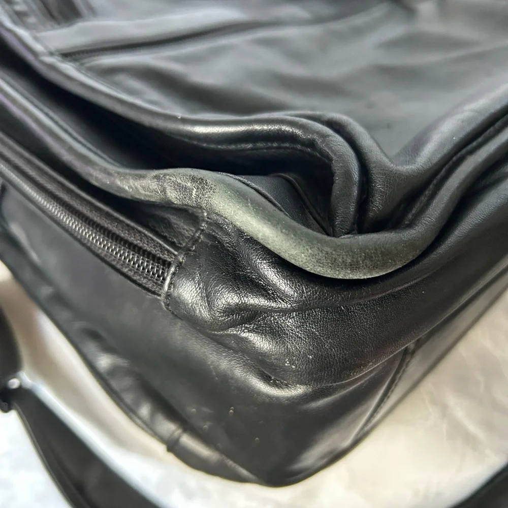 TUMI Classic Black Leather Business Briefcase Organizer.